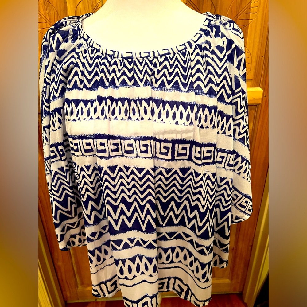 Navy and white, poncho style Chico’s blouse size 3 (16)